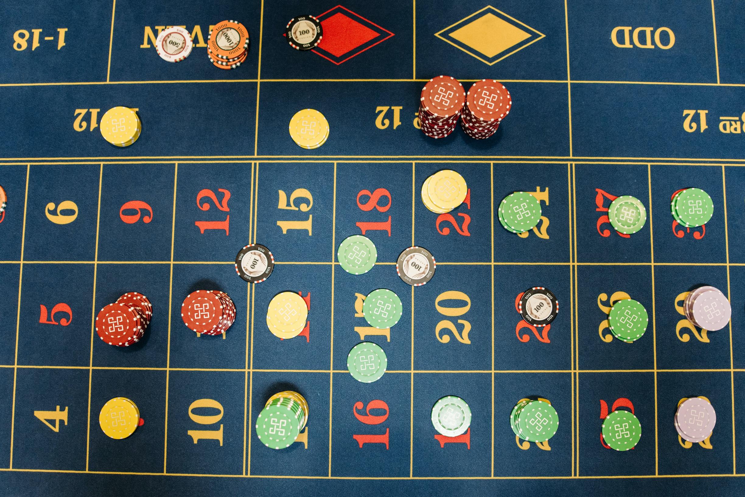From Mechanical Reels to Digital Screens: The Evolution of Slots